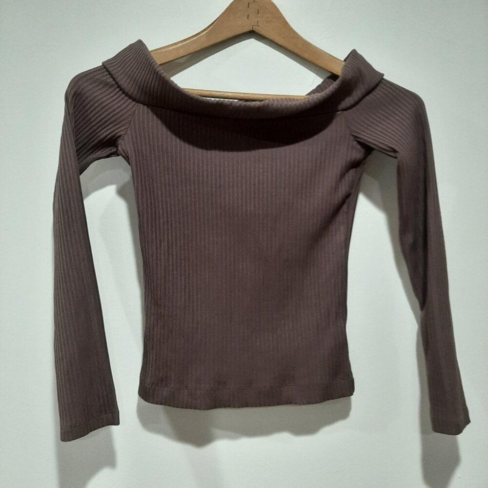 Aritzia Wilfred ribbed balletcore minimalist off shoulder top